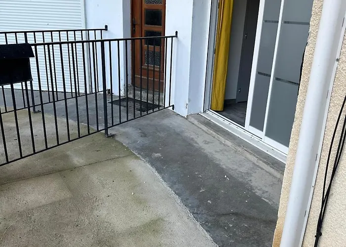 Bouton D'or Terrasse Grand Lit Coin Repas Apartment Chateau-Arnoux-Saint-Auban