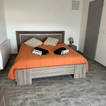 Bouton D'or Terrasse Grand Lit Coin Repas Chateau-Arnoux-Saint-Auban